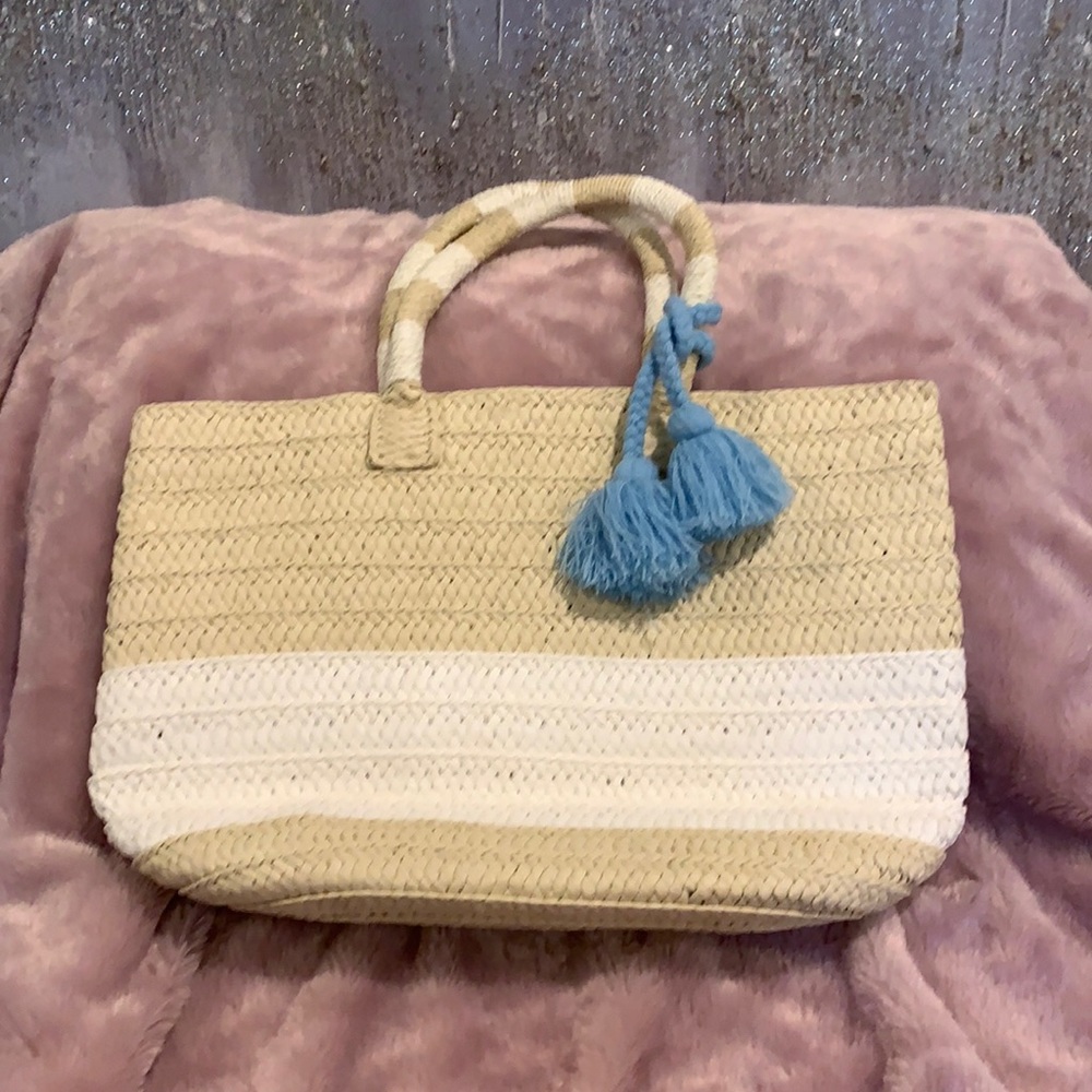 Altru straw bag